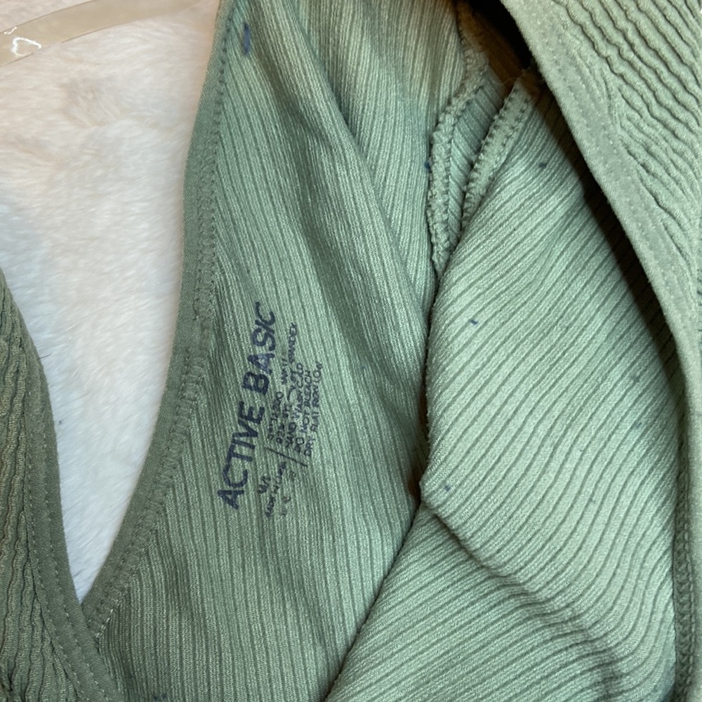 Active Basic | Cross Back Ribbed Crop Top - Picture 3 of 4